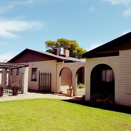 Mckala Guesthouse Kimberley Dış mekan fotoğraf