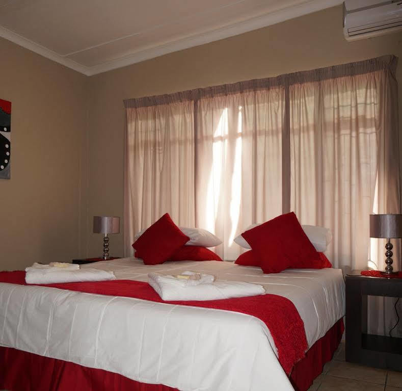 Mckala Guesthouse Kimberley Dış mekan fotoğraf